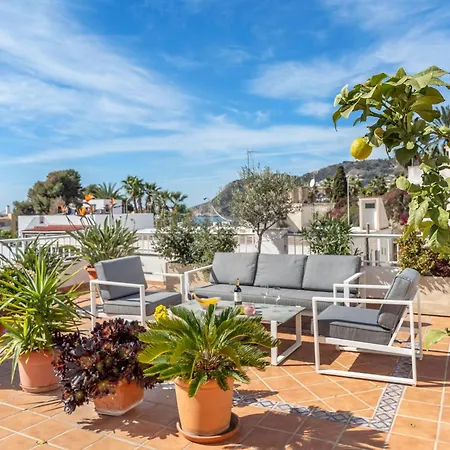 Big Terrace Retreat And Only Steps From & Town Apartment