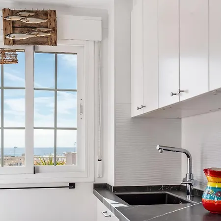 Big Terrace Retreat And Only Steps From & Town