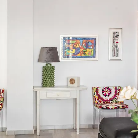 Apartment Big Terrace Retreat And Only Steps From & Town *