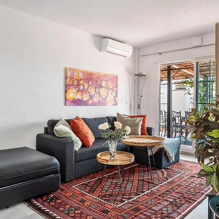Apartment Big Terrace Retreat And Only Steps From & Town