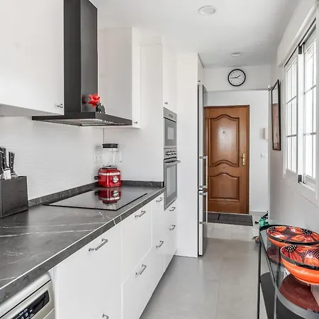 Big Terrace Retreat And Only Steps From & Town Apartment