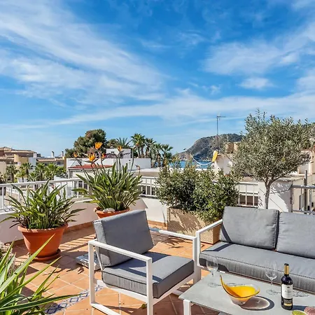 Big Terrace Retreat And Only Steps From & Town Apartment