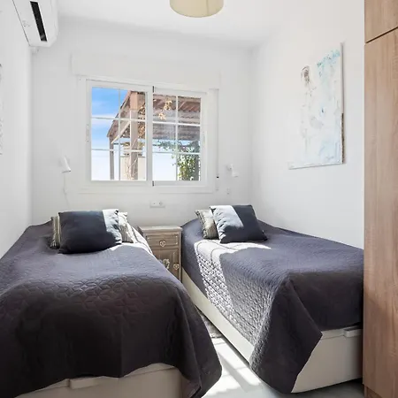 Apartment Big Terrace Retreat And Only Steps From & Town La Herradura (Granada)