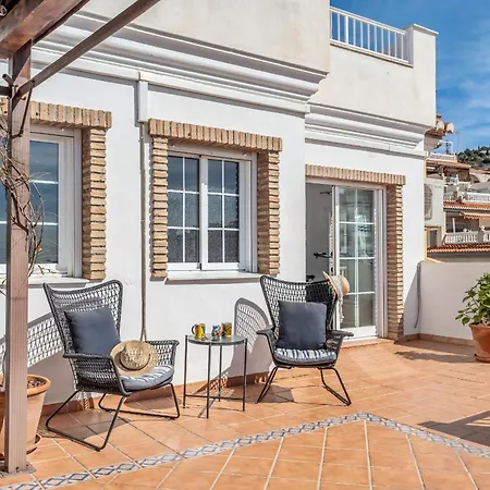 Big Terrace Retreat And Only Steps From & Town La Herradura (Granada)