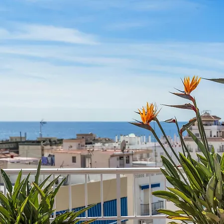 Big Terrace Retreat And Only Steps From & Town