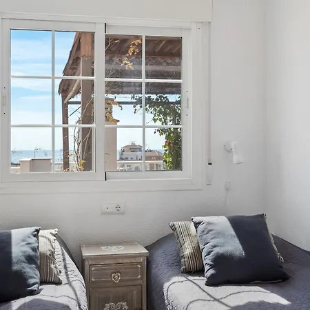 Big Terrace Retreat And Only Steps From & Town Apartment La Herradura (Granada)