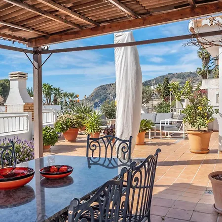 Big Terrace Retreat And Only Steps From & Town La Herradura (Granada)