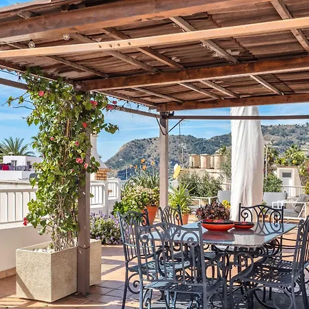 Big Terrace Retreat And Only Steps From & Town * La Herradura (Granada)